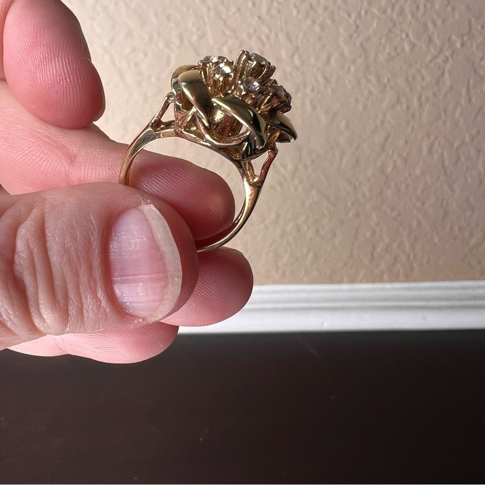 Vintage 18K Gold HGE Ring (Size 7 US) w 9 CZ Stones, Rosette Estate Jewelry, Flo - Picture 4 of 11